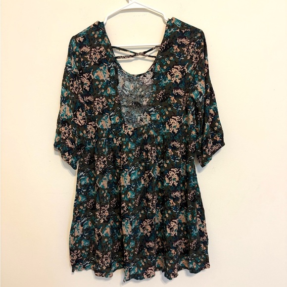 2/$25 Knot Sisters - Black Floral 3/4 Length Sleeve Blouse/Tunic - Picture 6 of 7